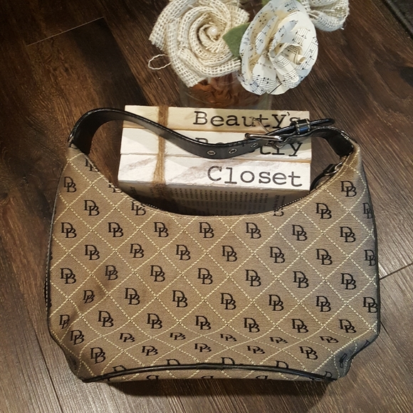 Dooney & Bourke Handbags - Dooney & Bourke DB Bucket Bag Shoulder Handbag Buckle Strap Gray Black Cream